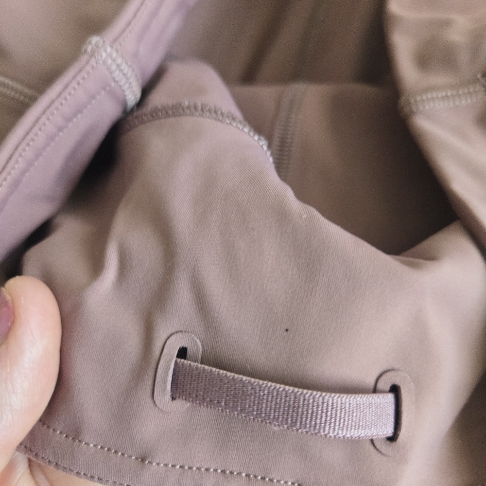 Lululemon Barrys Women's Mauve Shorts - Picture 5 of 6